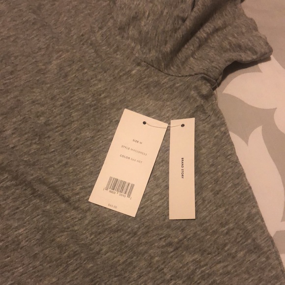 NWT Vince unisex v neck T-shirt in gray - Picture 4 of 5